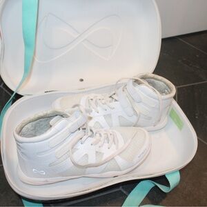 Nfinity Beast Mid-Top Cheer Shoes – White – Size 7.5 – W/ Case